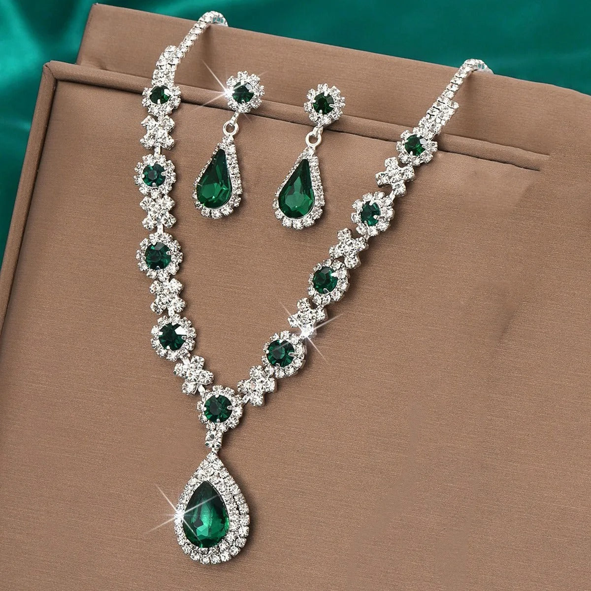 Kaylee | Elegant jewelry set – necklace and earrings